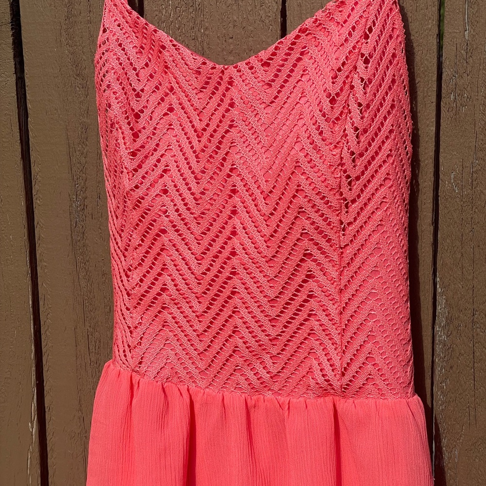 Beautiful salmon pink colored summers dress. Perfect for warm weather.